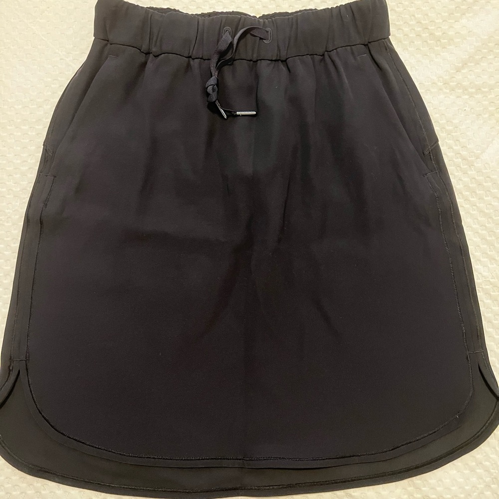 Lululemon On The Fly skirt